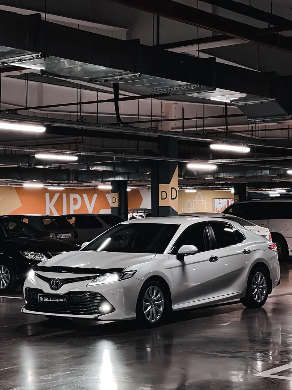 Toyota Camry 70 (белый) 530 2021 напрокат в Алматы — Sapary