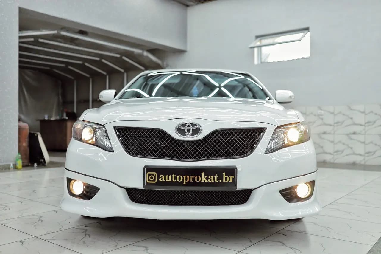Toyota Camry 45 (белый) 2021 напрокат в Алматы — Sapary
