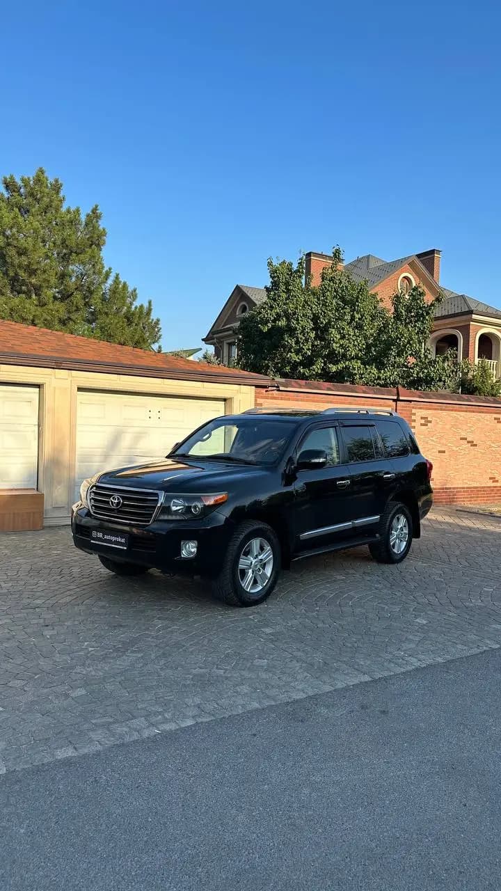 Toyota Land Cruiser 200 2023 напрокат в Астана — Sapary
