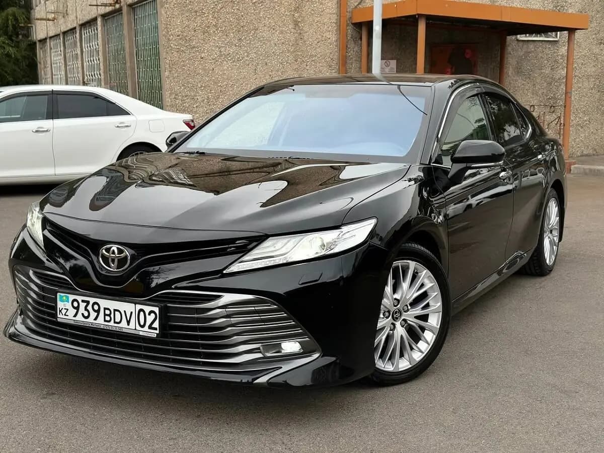 Toyota Camry 939 2023 напрокат в Алматы — Sapary