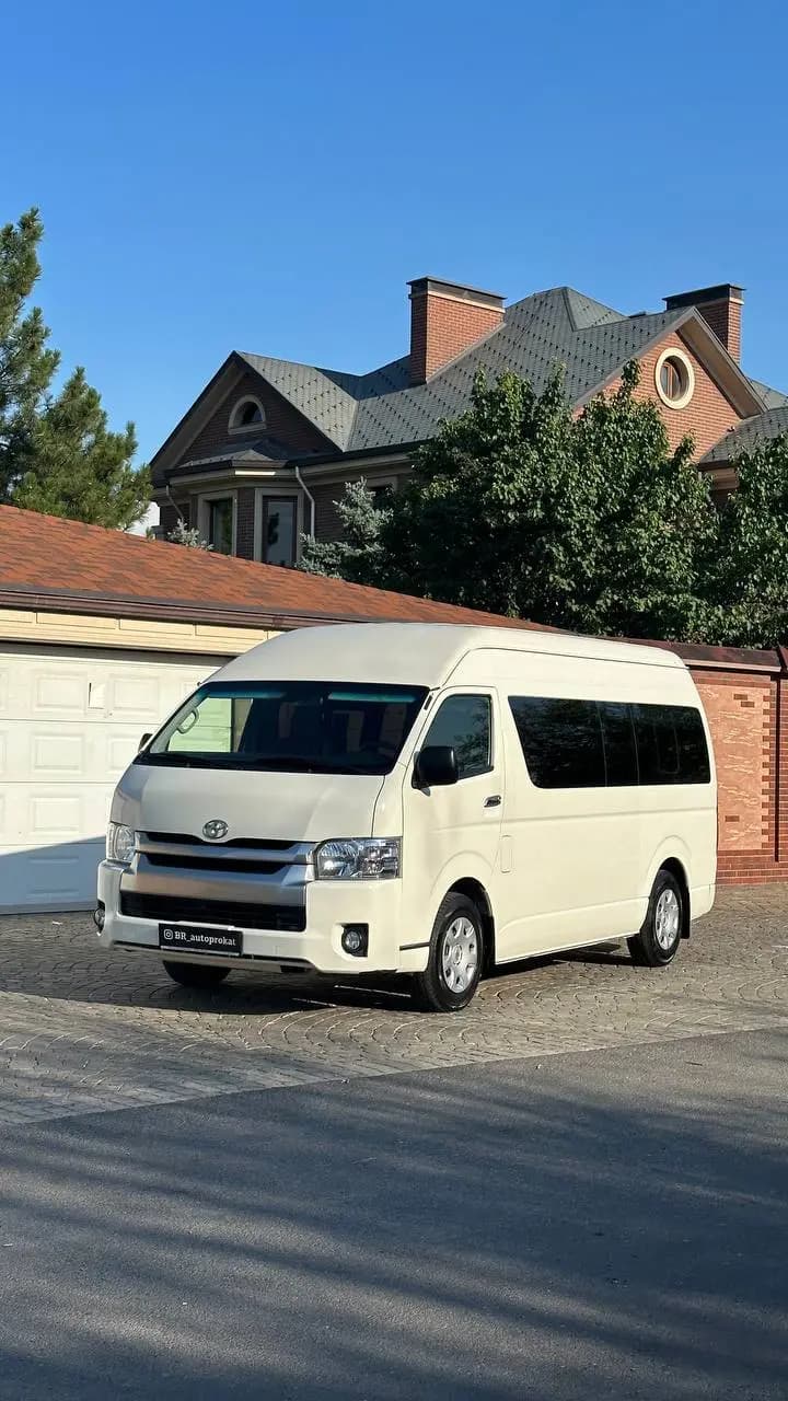 Toyota Hiace (11 Мест) напрокат в Алматы — Sapary