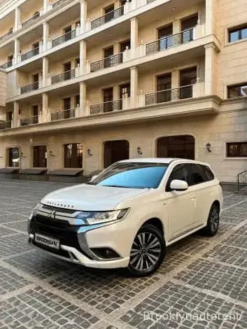 Mitsubishi Outlander напрокат в Алматы — Sapary
